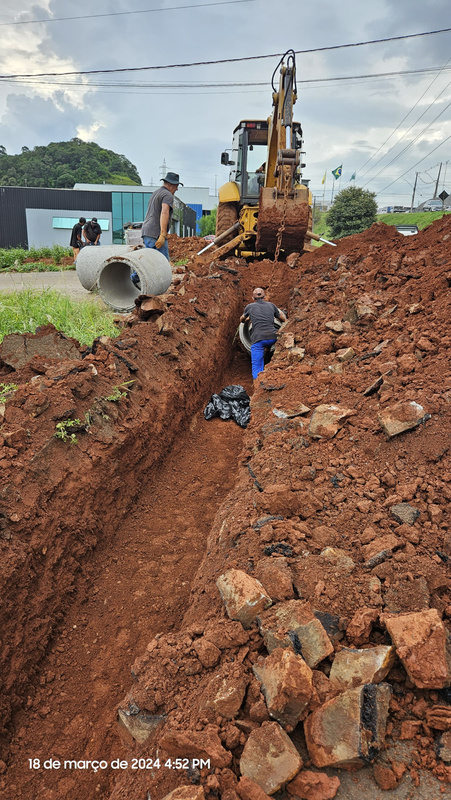 Obra de drenagem em Francisco Beltrão